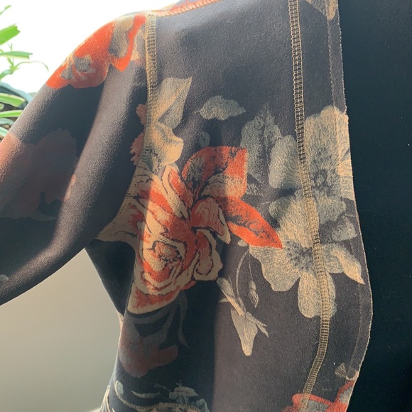 T Tahari floral 3/4 sleeve duster - Picture 2 of 4